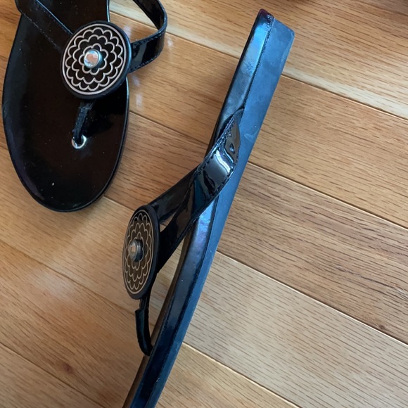 LINDSAY PHILLIPS SwitchFlops Bundle! Five flip flops w/ 4 additional button sets - Picture 10 of 17